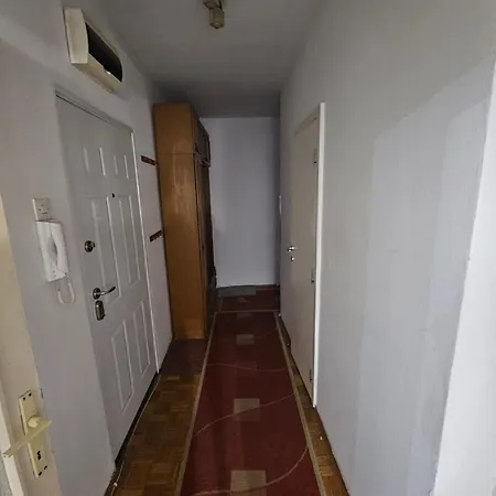 Stan Na Karaburmi Rospi Cuprija